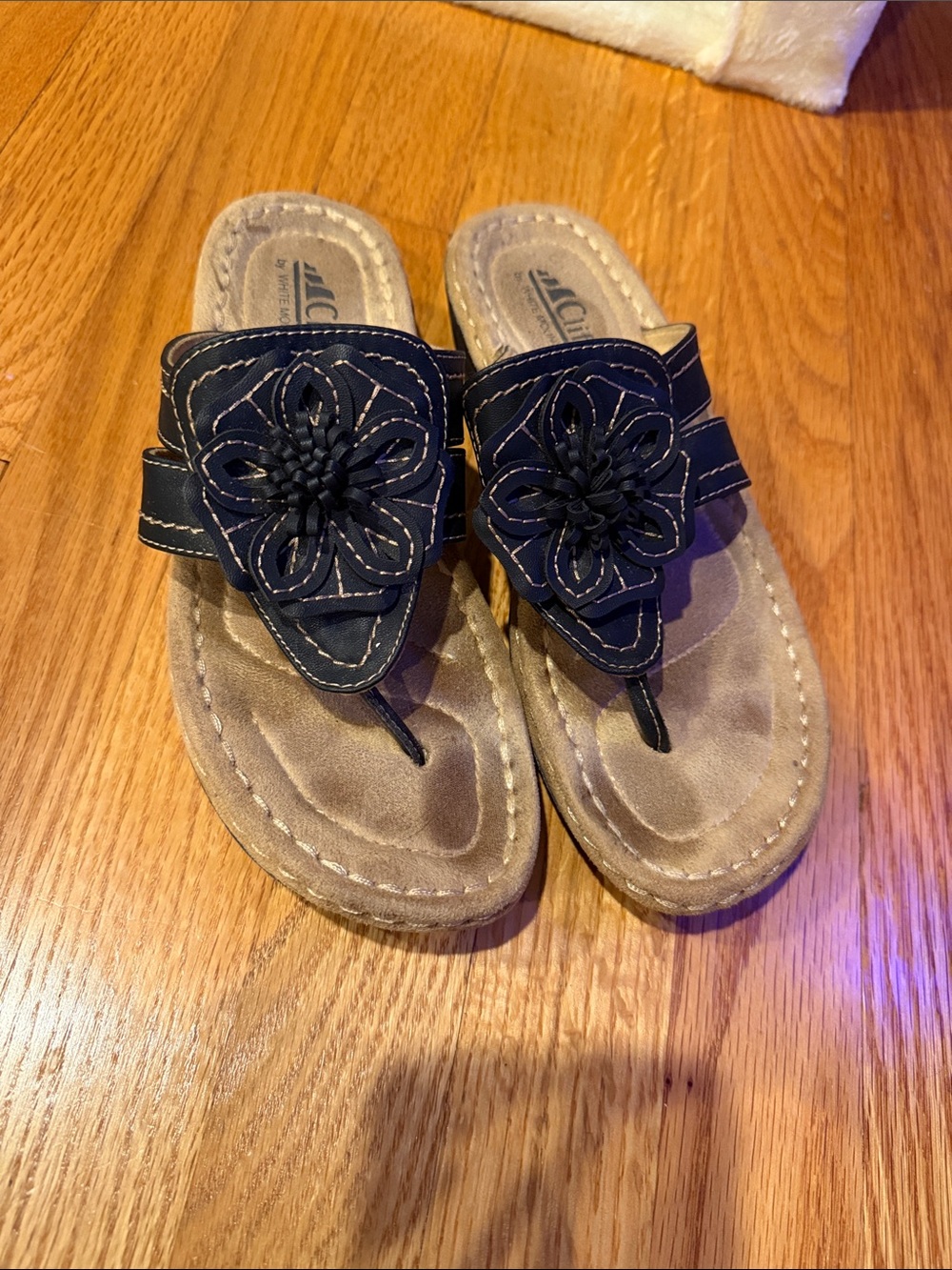 Cliffs by white mountain Black Floral Thong Sandals for women